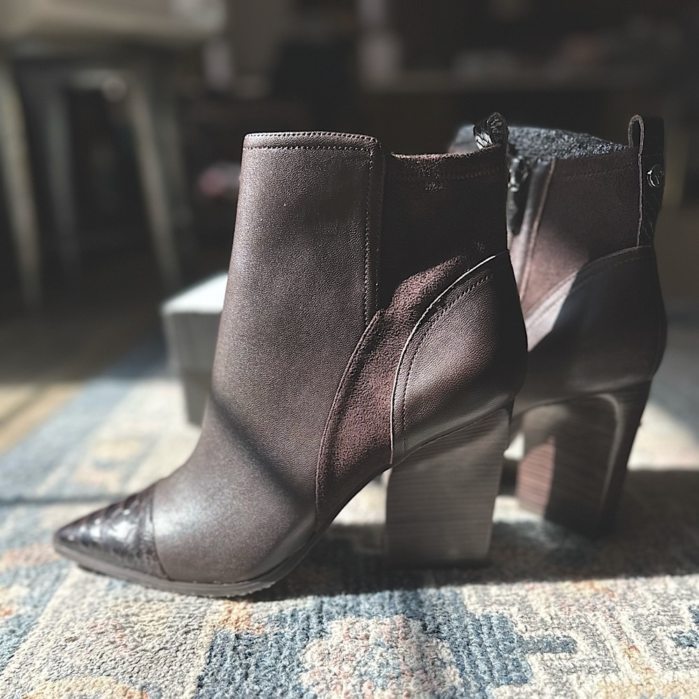 Donald Pliner NWT Brown Ankle Booties